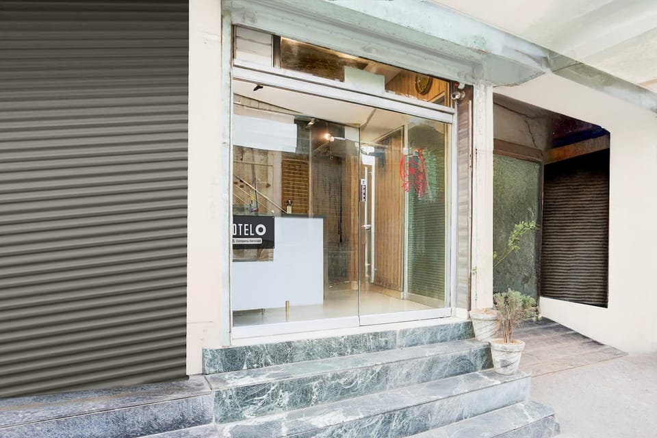 Entrance / Reception