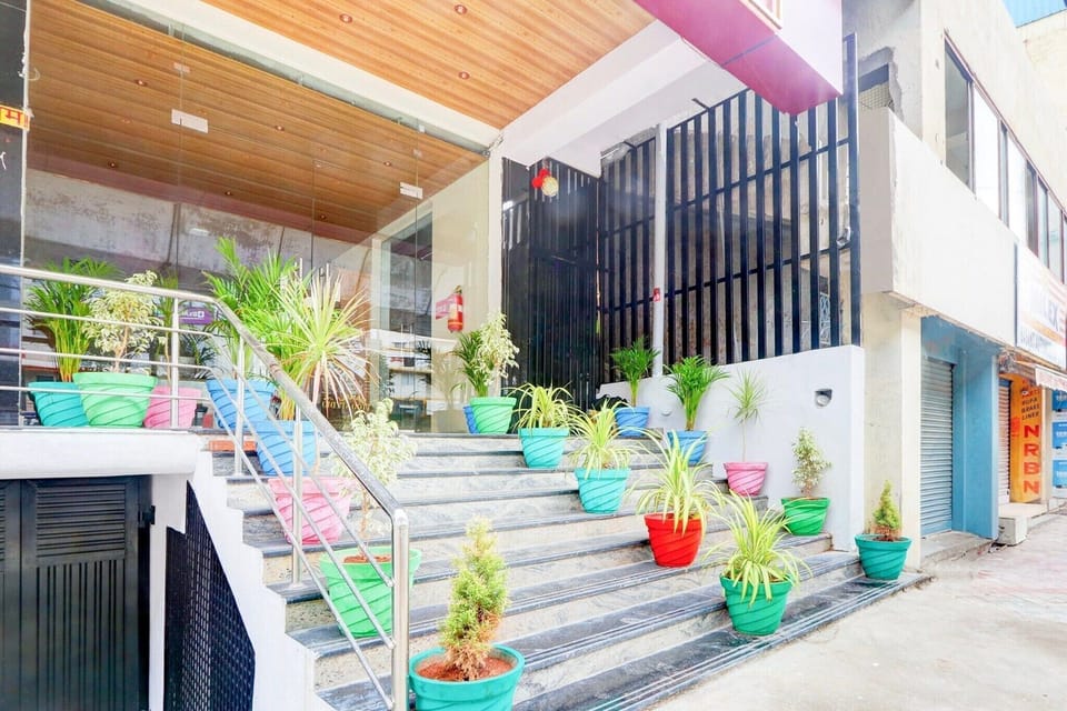 Entrance / Reception