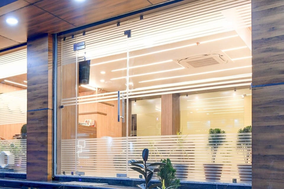 Entrance / Reception