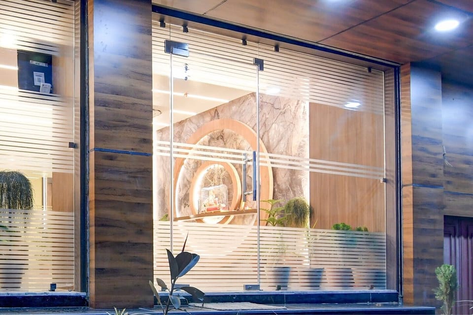 Entrance / Reception