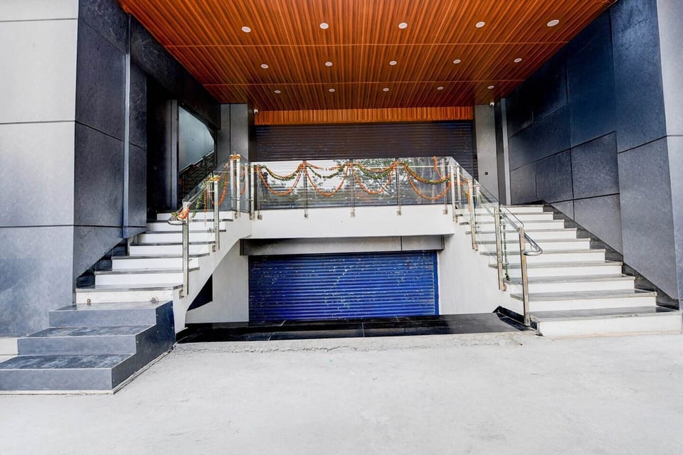 Entrance / Reception