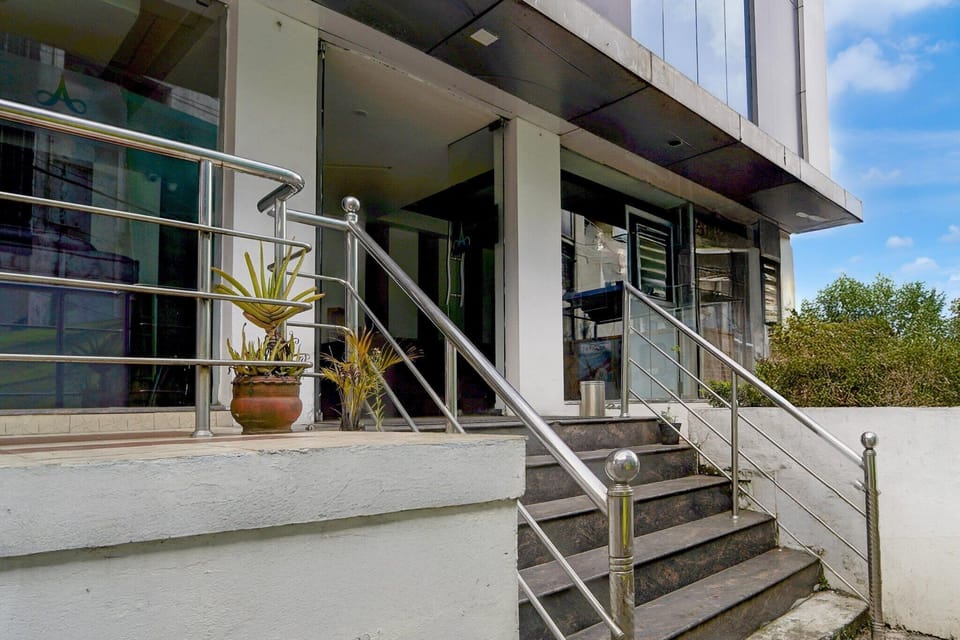 Entrance / Reception