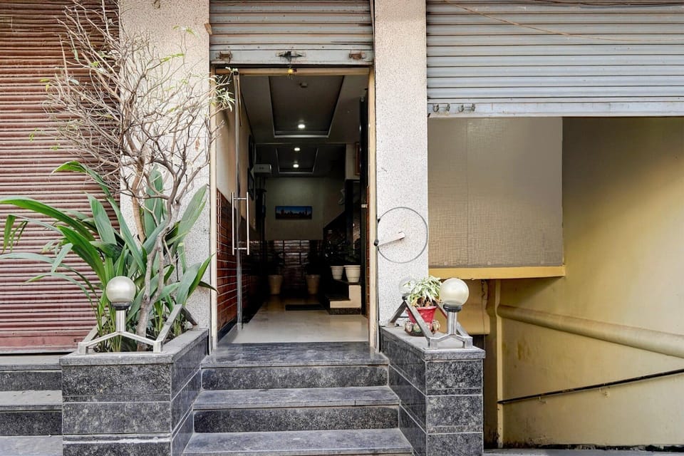 Entrance / Reception
