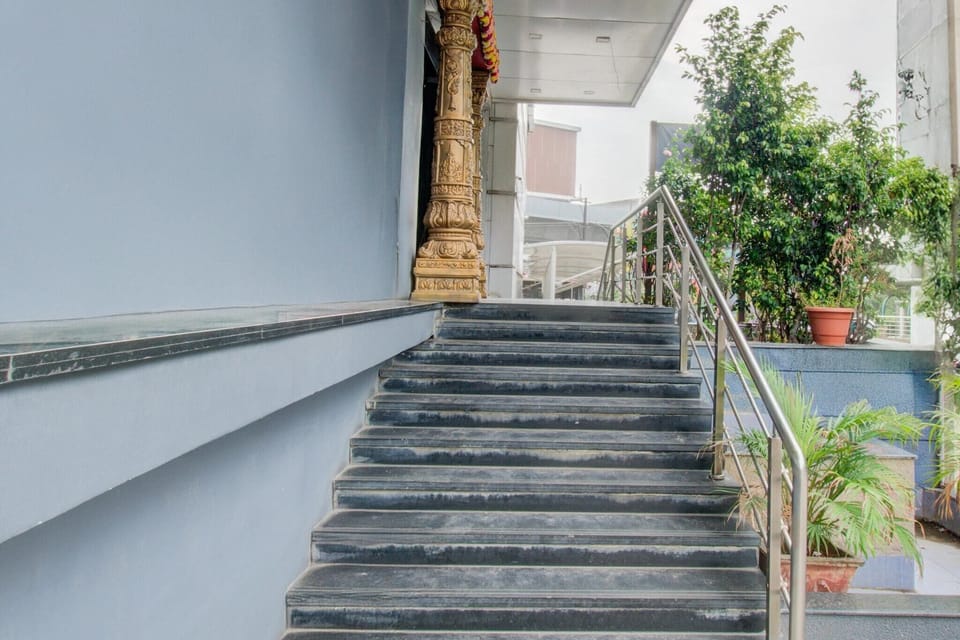 Entrance / Reception