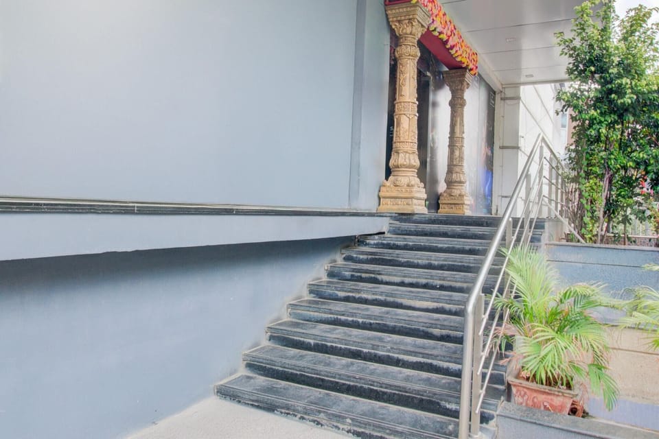 Entrance / Reception