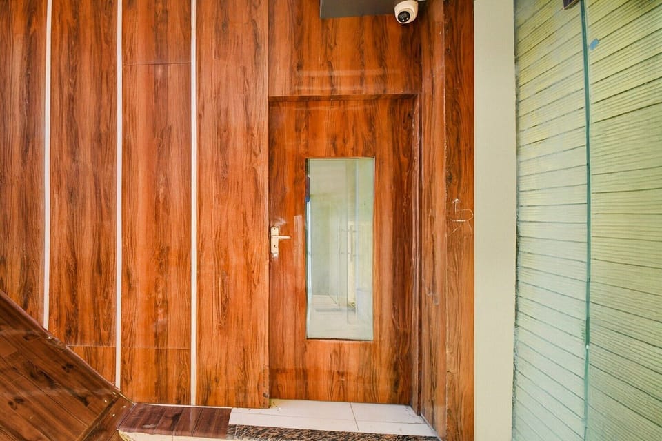 Entrance / Reception