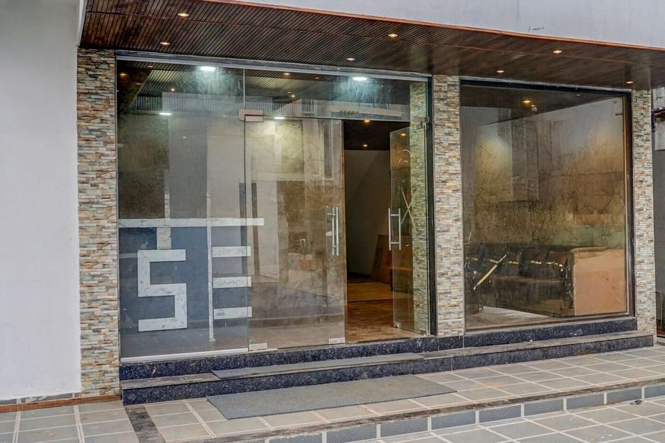 Entrance / Reception