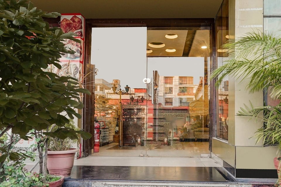 Entrance / Reception