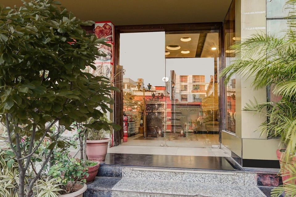 Entrance / Reception