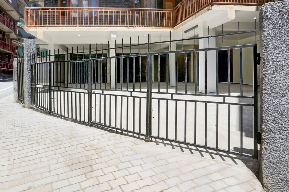 Entrance / Reception
