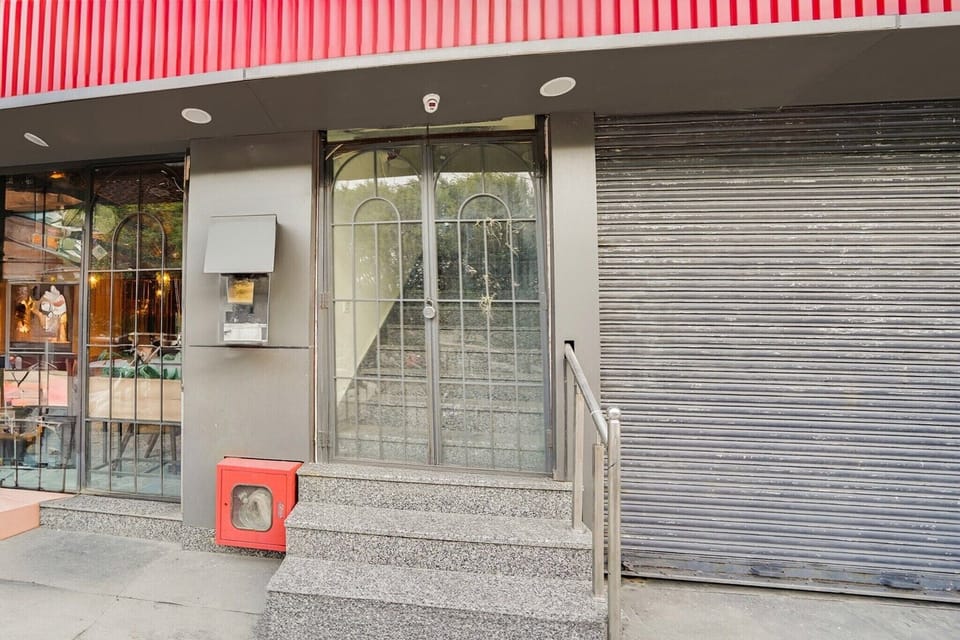 Entrance / Reception