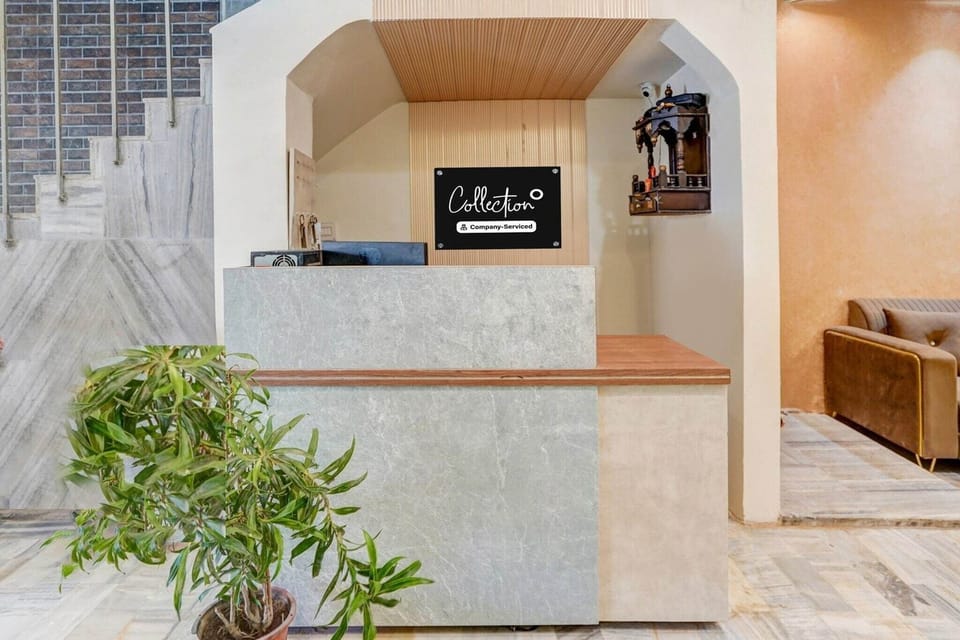 Entrance / Reception