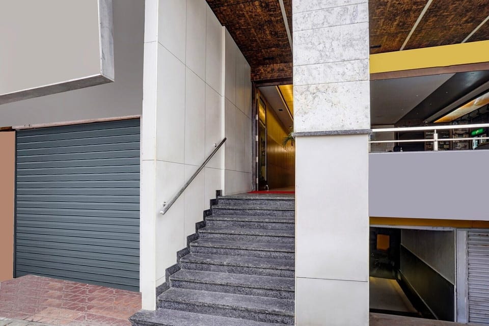 Entrance / Reception