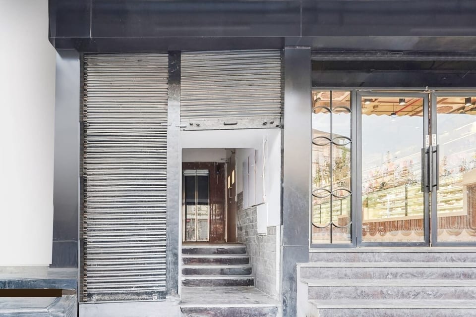 Entrance / Reception