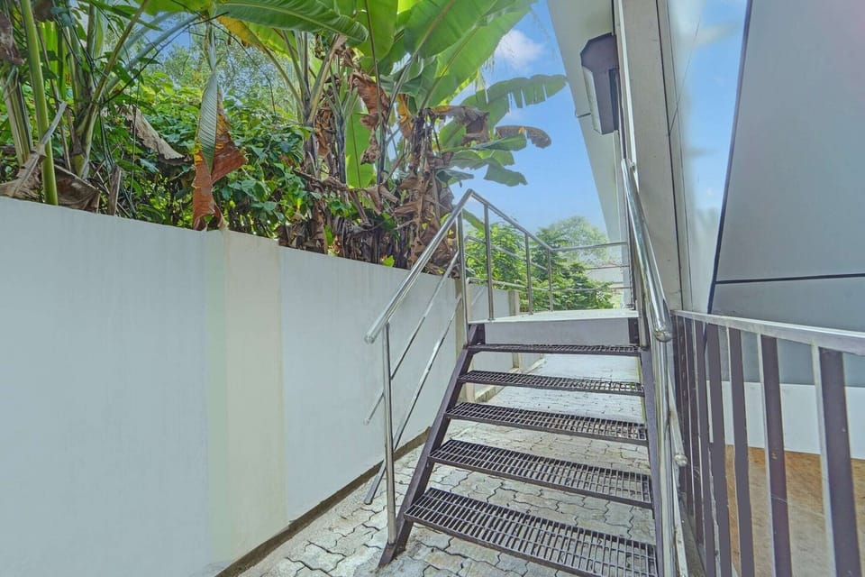 Entrance / Reception