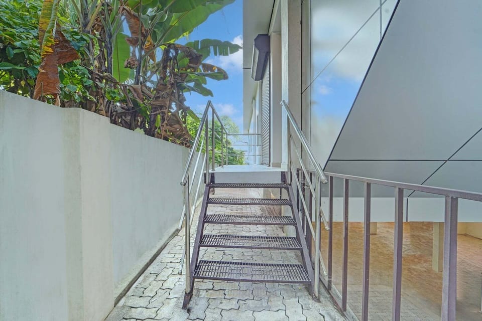 Entrance / Reception