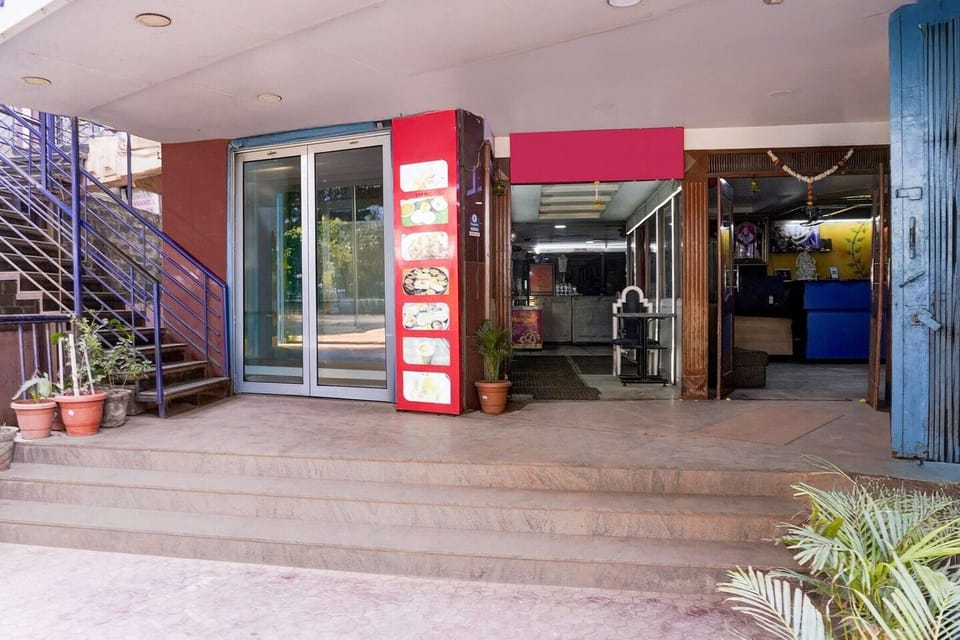 Entrance / Reception