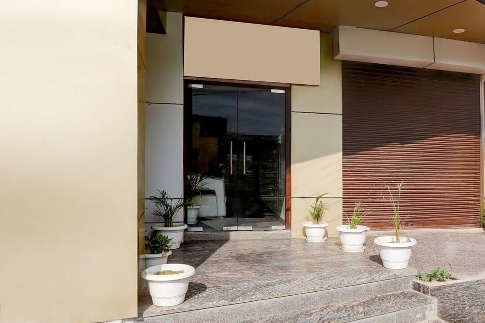 Entrance / Reception