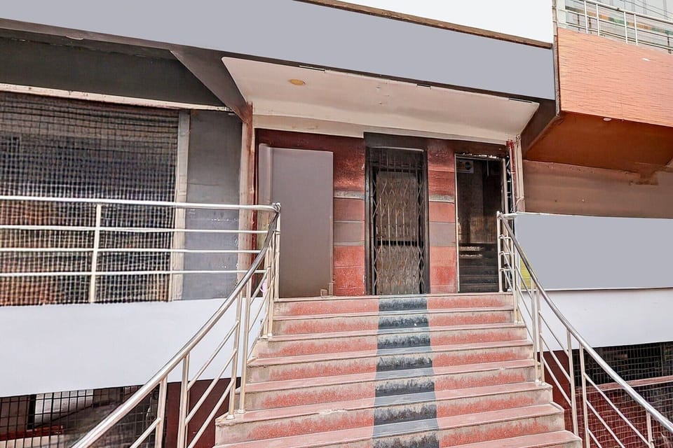 Entrance / Reception