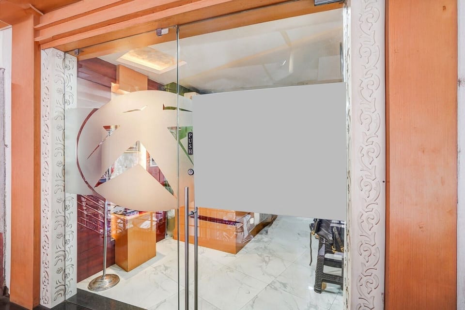 Entrance / Reception