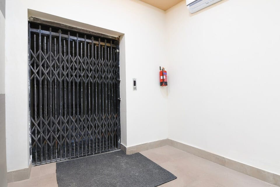 Entrance / Reception
