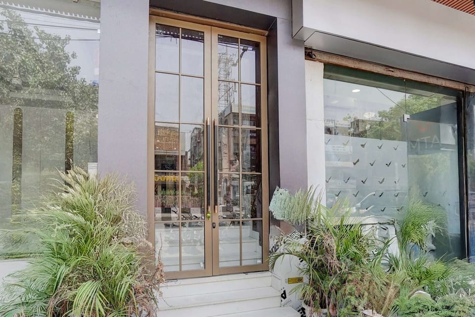 Entrance / Reception