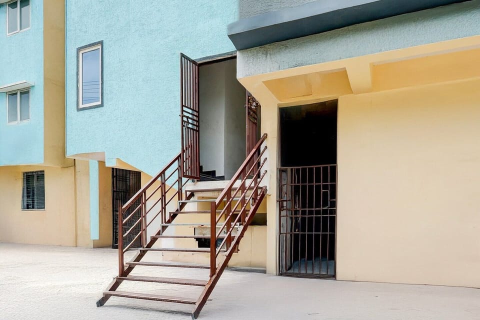 Entrance / Reception