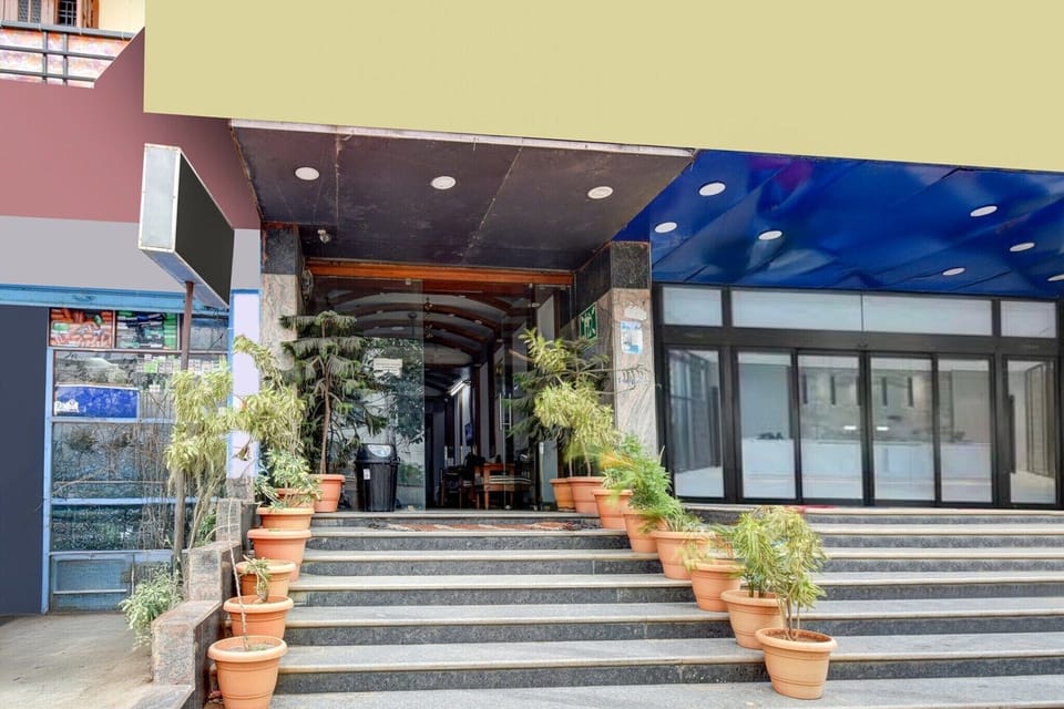Entrance / Reception