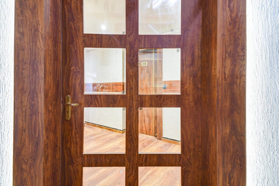 Entrance / Reception