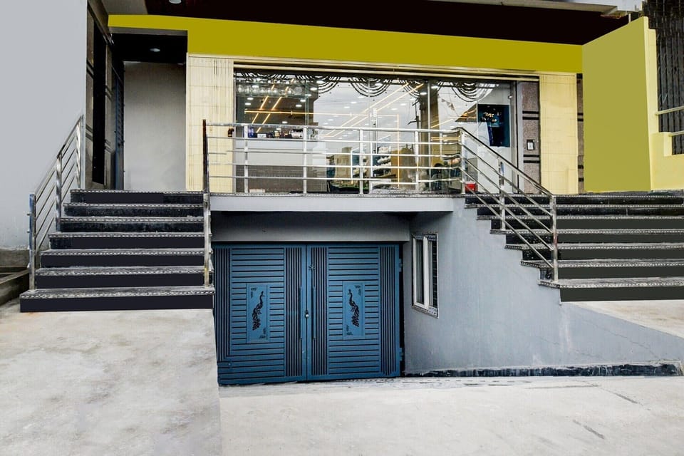 Entrance / Reception