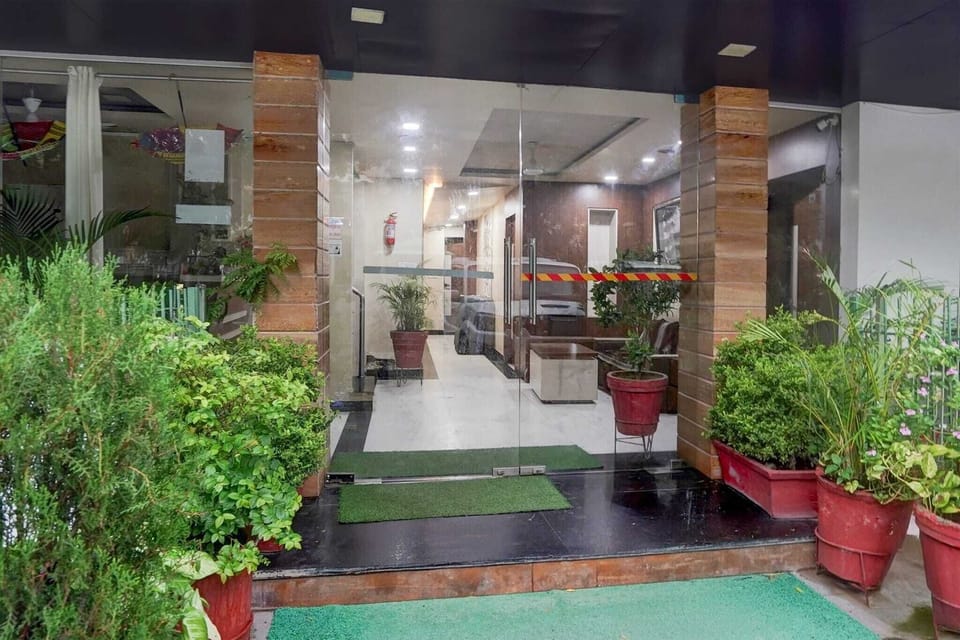 Entrance / Reception
