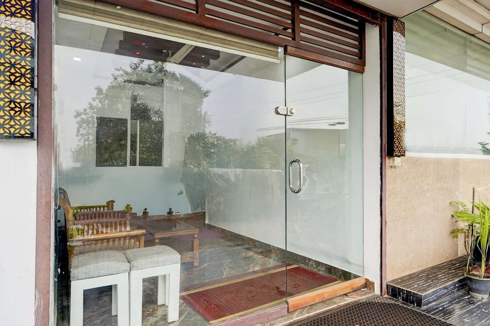 Entrance / Reception
