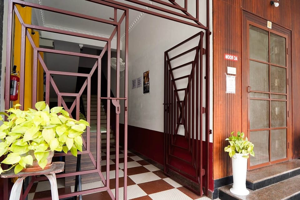Entrance / Reception