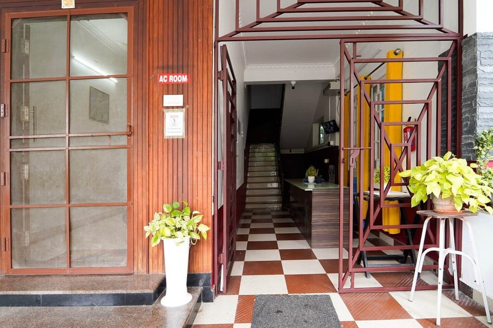 Entrance / Reception