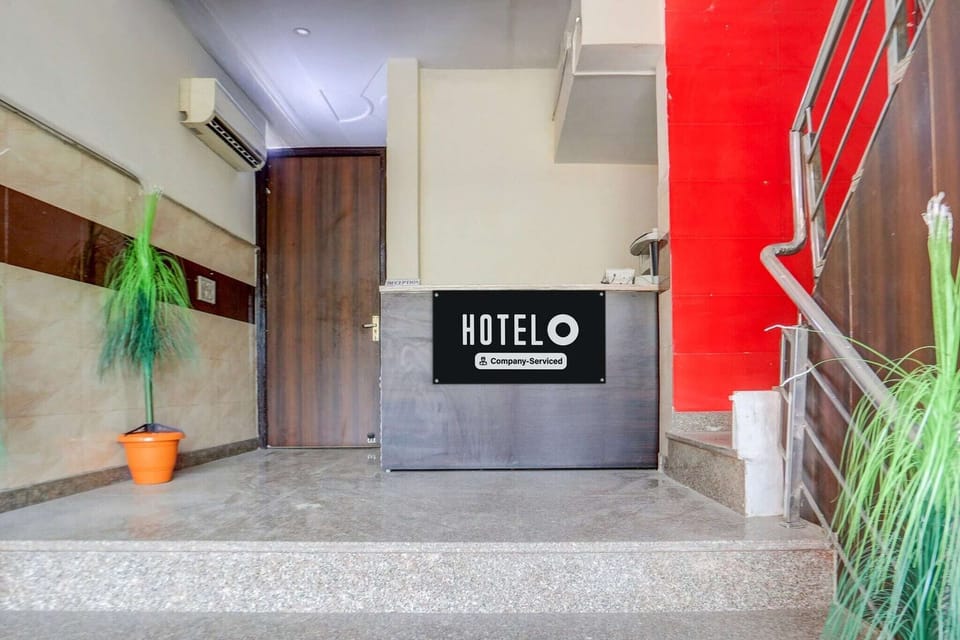 Entrance / Reception