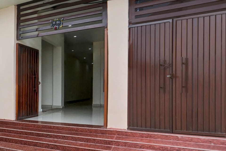 Entrance / Reception