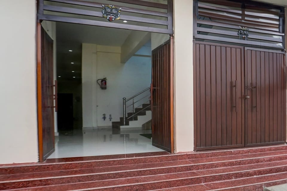 Entrance / Reception