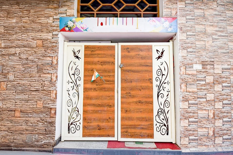 Entrance / Reception