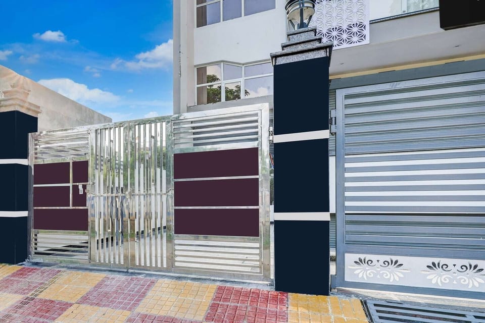Entrance / Reception