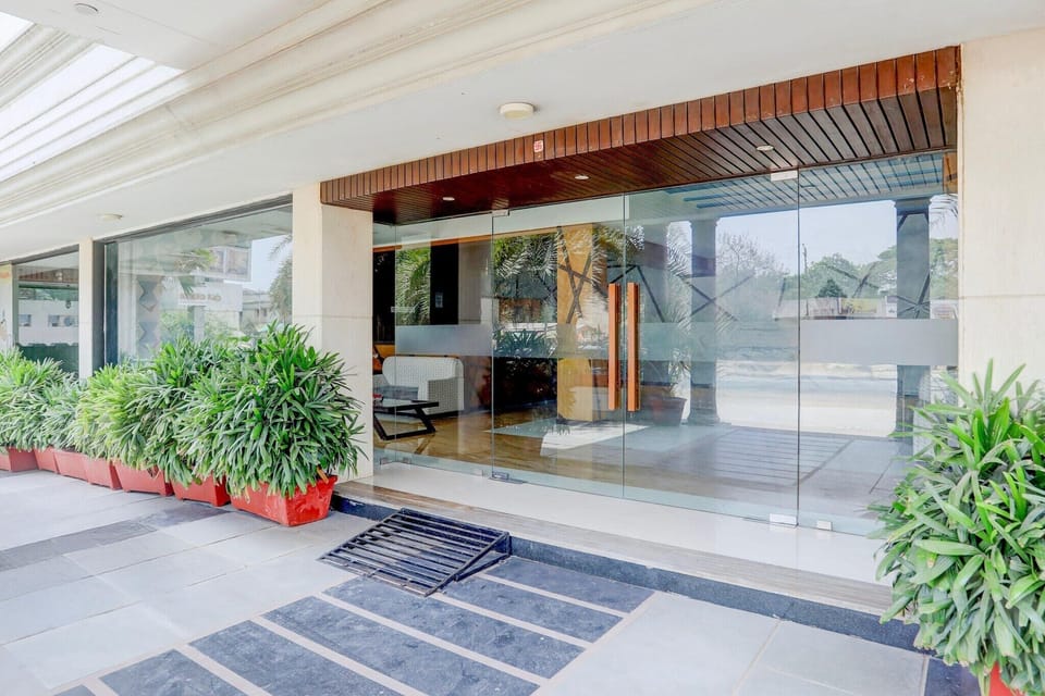 Entrance / Reception