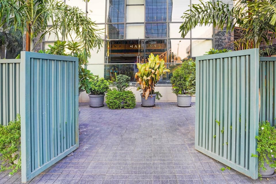 Entrance / Reception