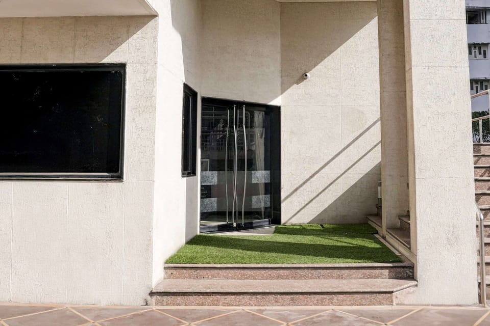 Entrance / Reception