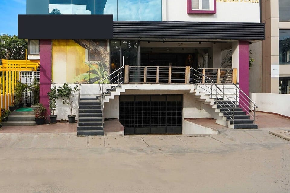 Entrance / Reception