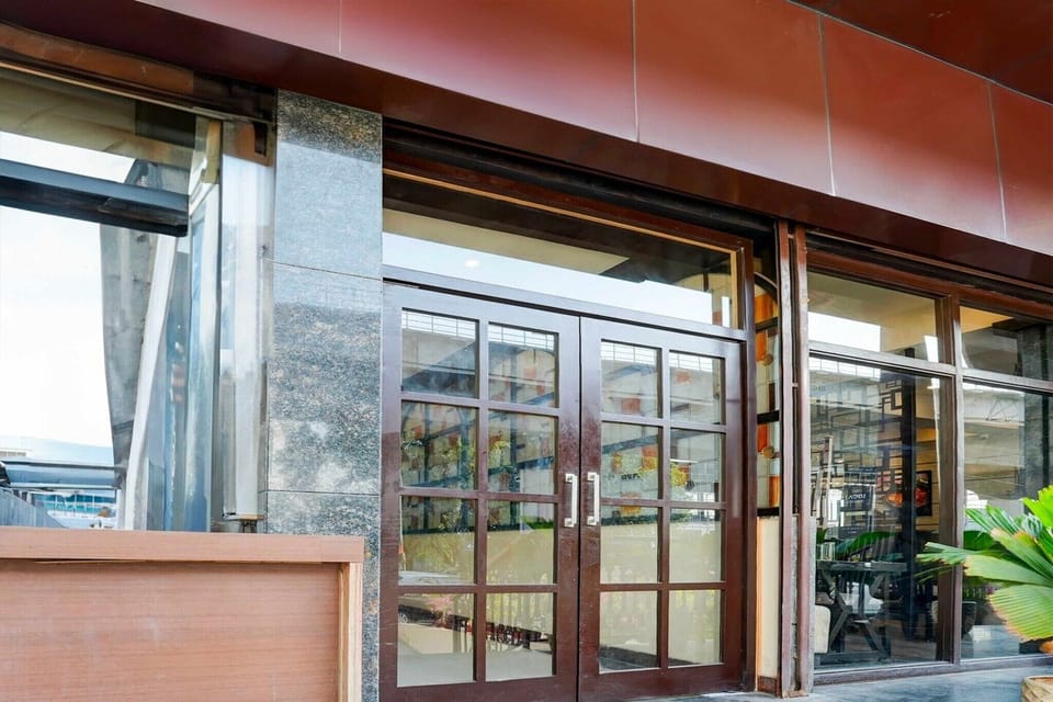 Entrance / Reception