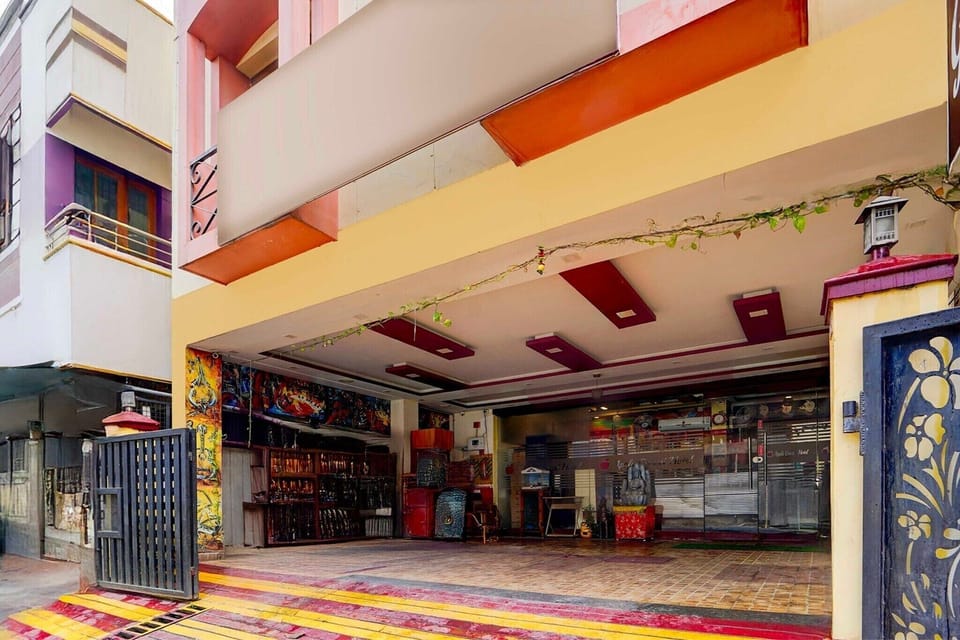 Entrance / Reception