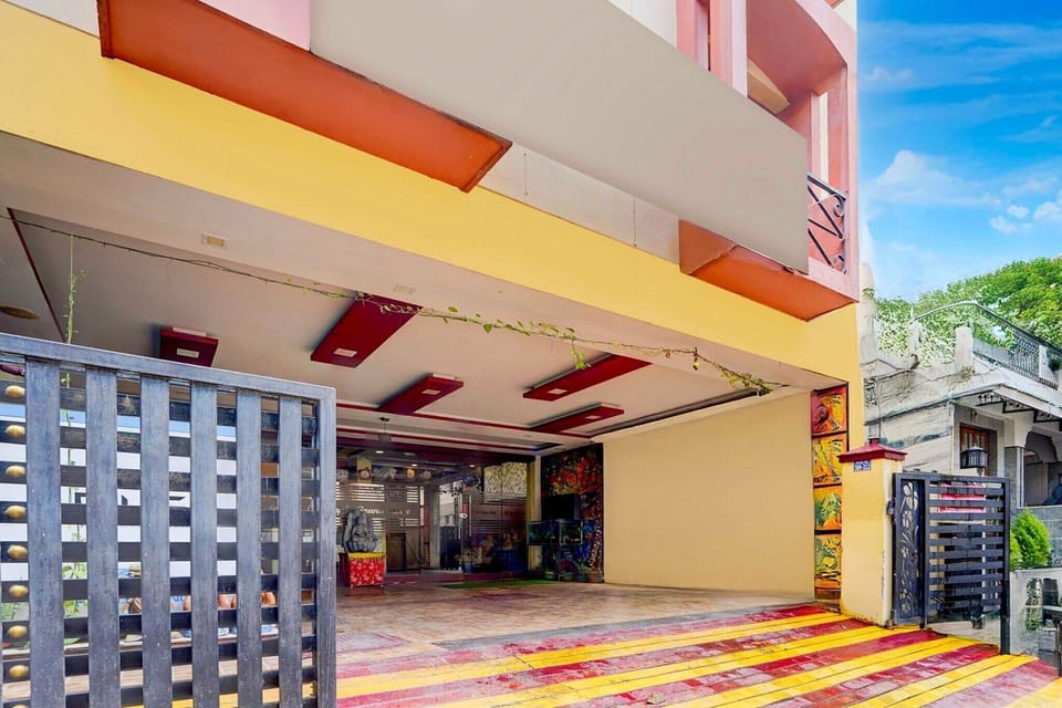 Entrance / Reception