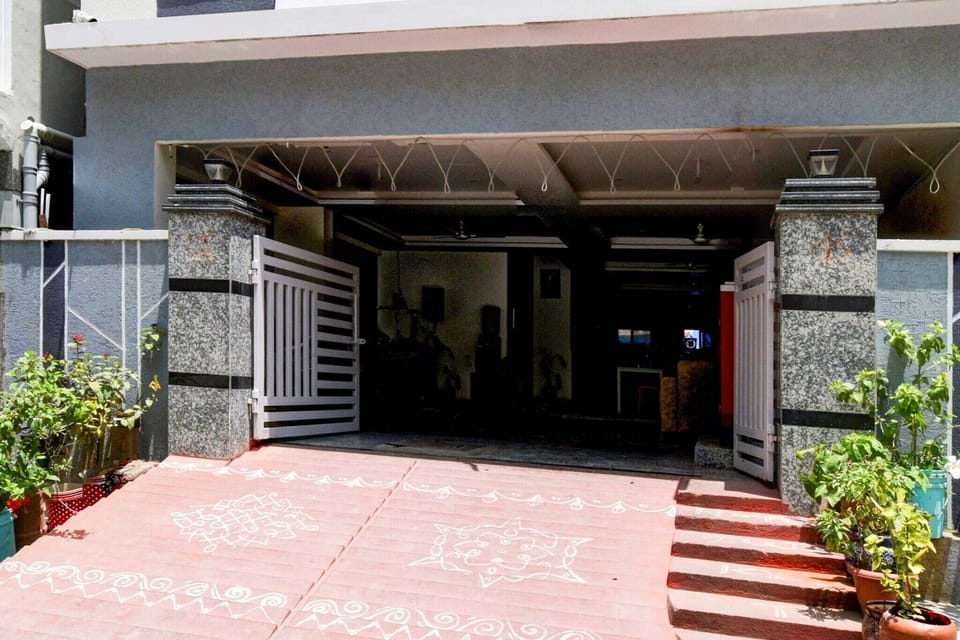 Entrance / Reception