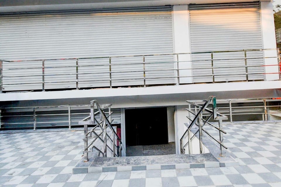 Entrance / Reception
