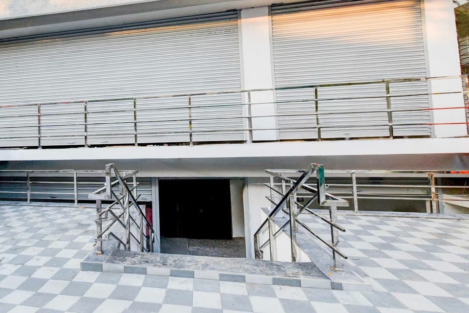 Entrance / Reception