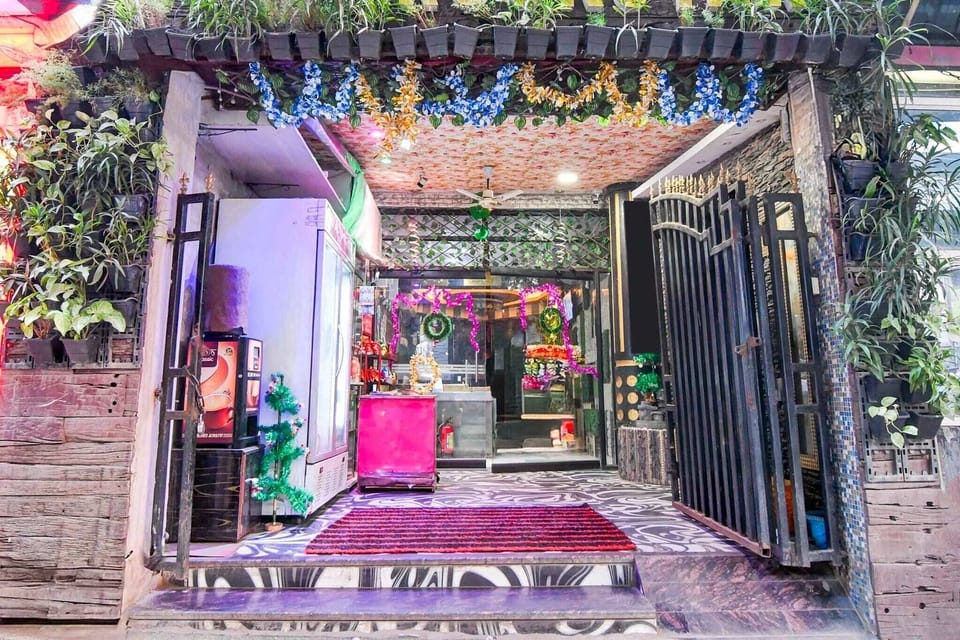 Entrance / Reception